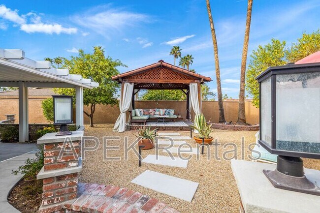 Building Photo - 1334 S San Joaquin Dr