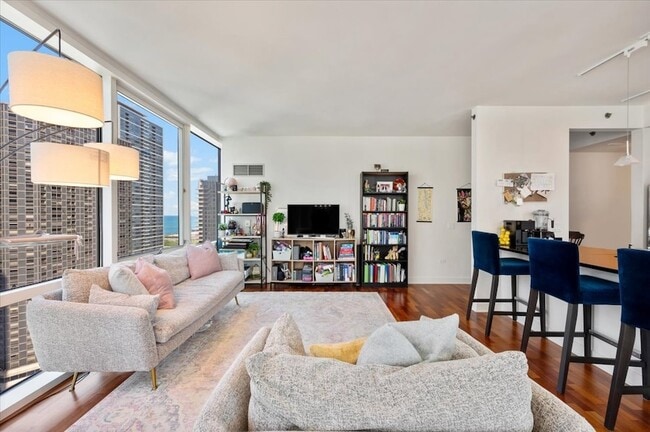 Building Photo - 505 N McClurg Ct