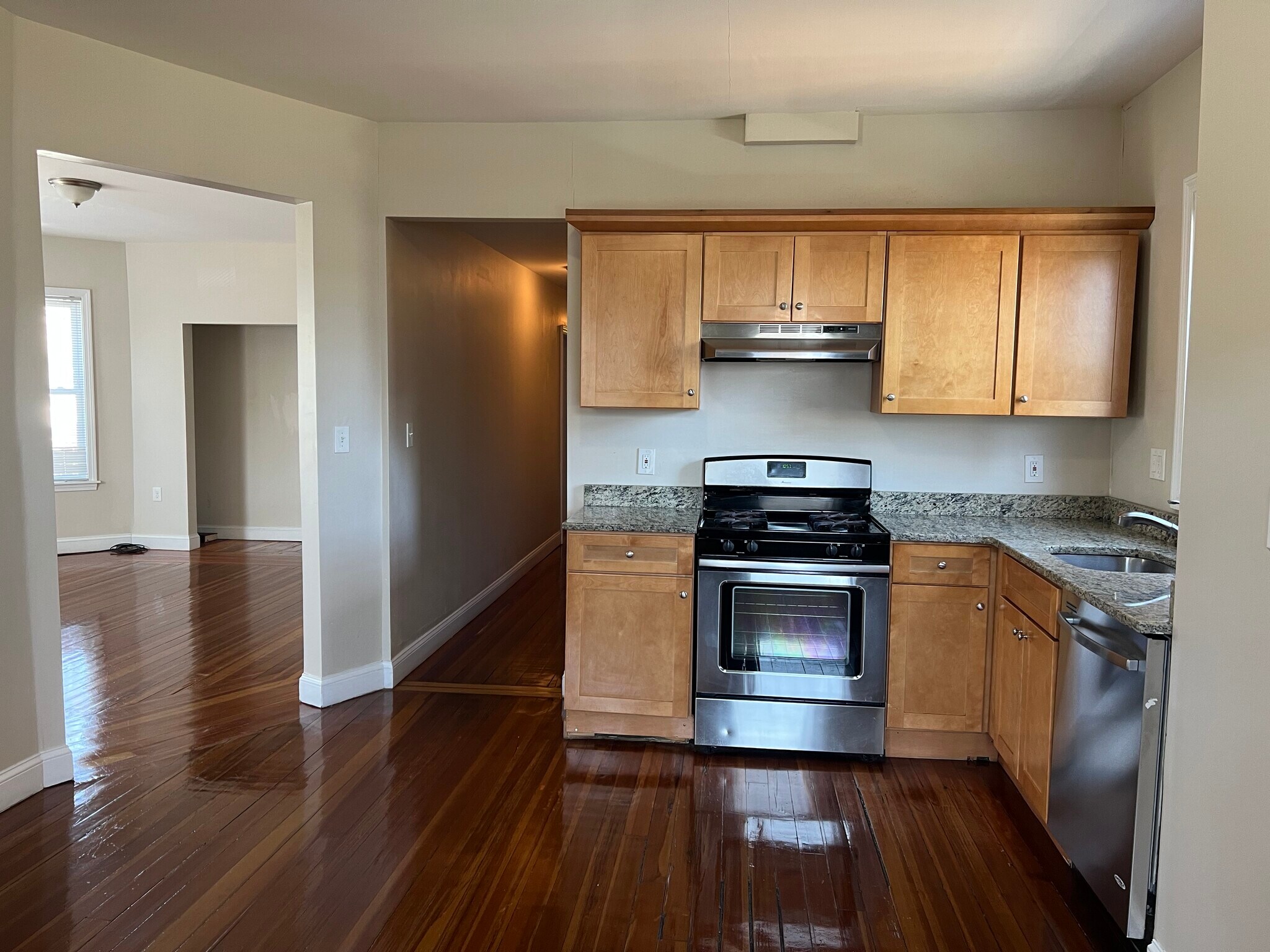 Building Photo - 179 Belmont St