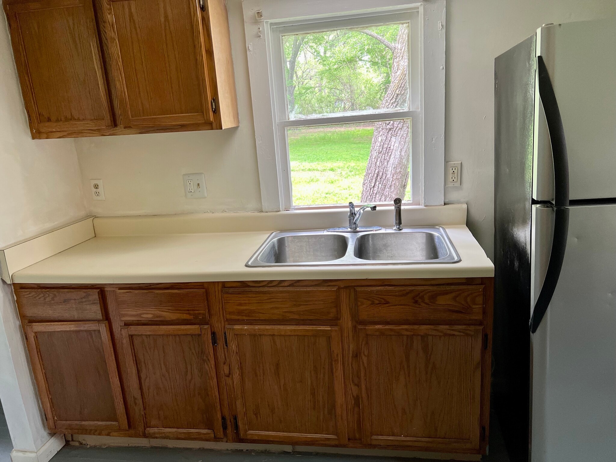 Kitchen overlooks backyard - 3570 Allandale Ln