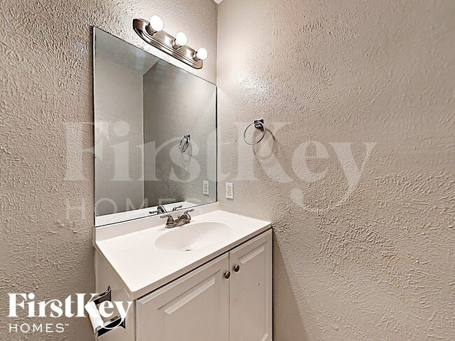 Building Photo - 6914 Pickett Dr