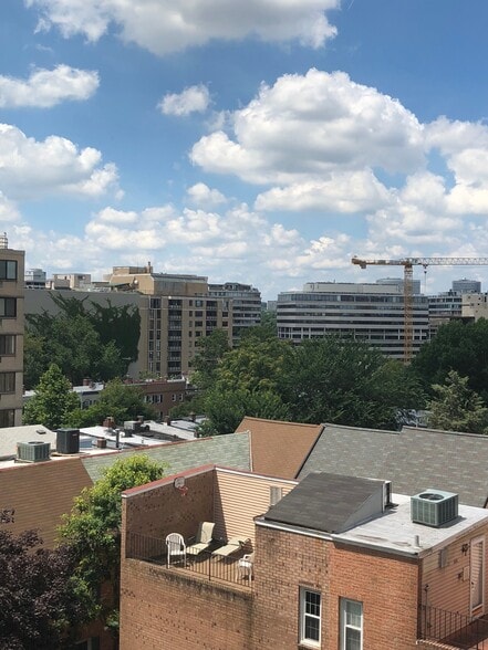 Building Photo - 922 24th St NW