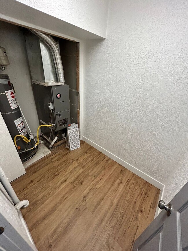 Building Photo - Lambourne Duplex