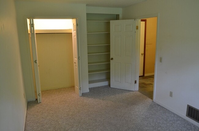 Building Photo - 7 Rivendell Dr