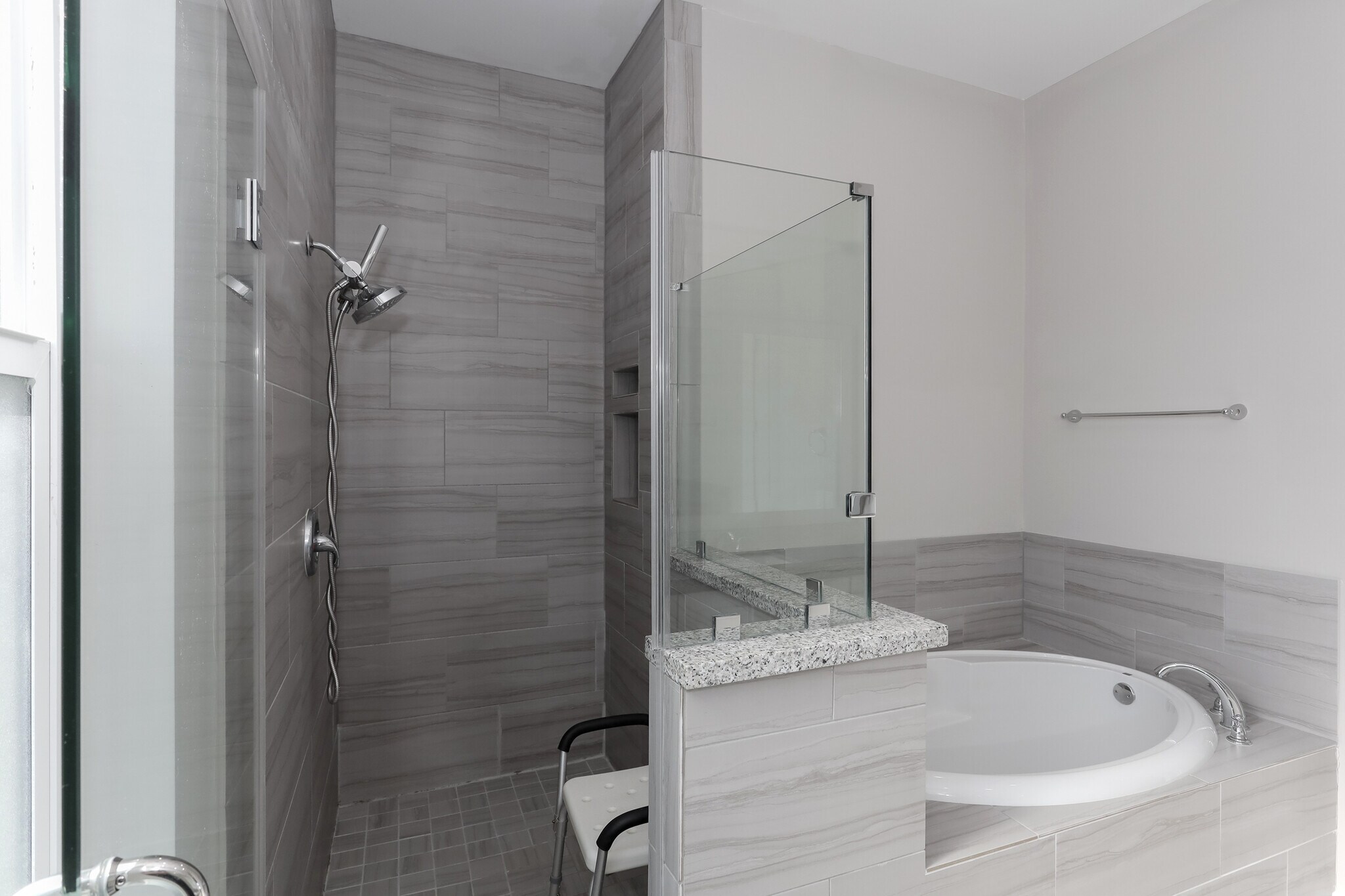 Primary Bathroom - 3107 Saint Charles St