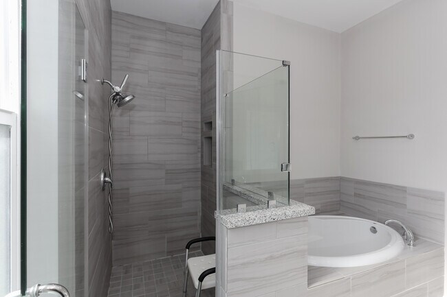 Primary Bathroom - 3107 Saint Charles St