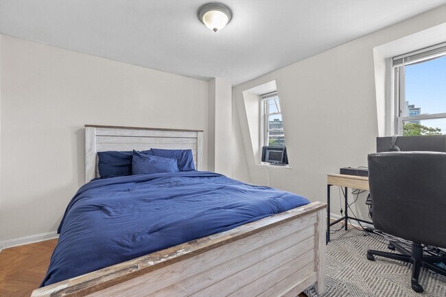 Building Photo - 528 Medford St