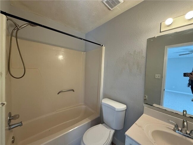 Building Photo - 2124 Fieldstone View Ct SE