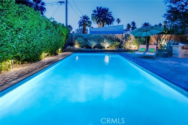 Building Photo - 576 E Desert Holly Cir