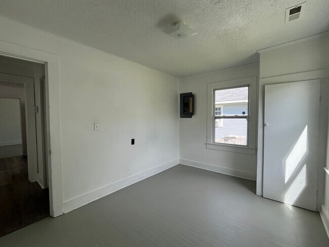Building Photo - 206 Richlands Ave