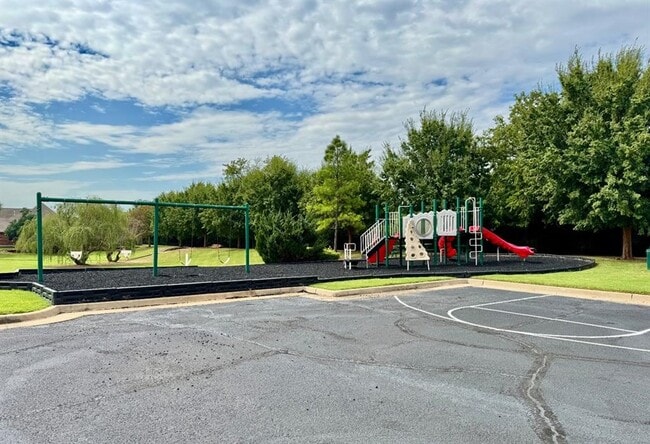 Building Photo - 422 Oregon Trail