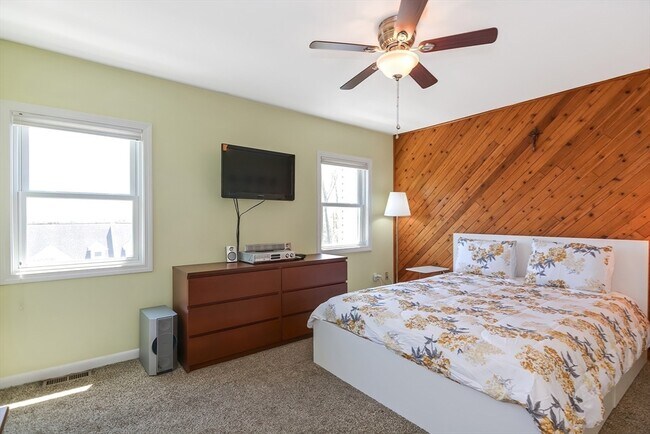 Building Photo - 109 Salem St