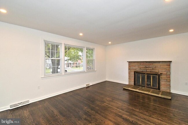 Building Photo - 201 Montgomery Ave