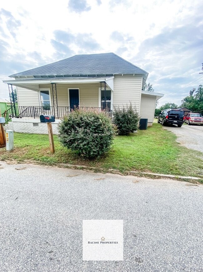 Primary Photo - Newly Renovated Home in Laurens, SC