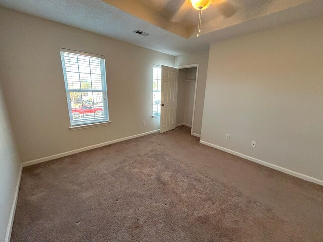 Building Photo - Updated 3 bedroom, 2 1/2 bathroom single f...