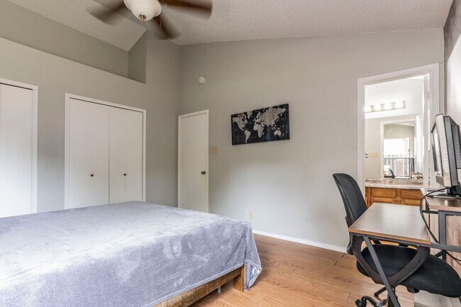 Building Photo - RENOVATED 3-BEDROOM IN NORTHWEST CROSSING
