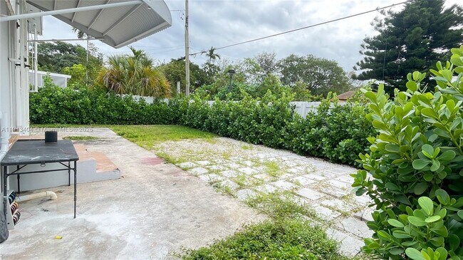 Building Photo - 1176 NW 48th St