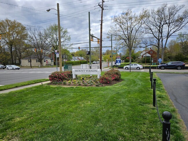 Building Photo - Mount Vernon Condos - Large 2BR/1.5BA Home...