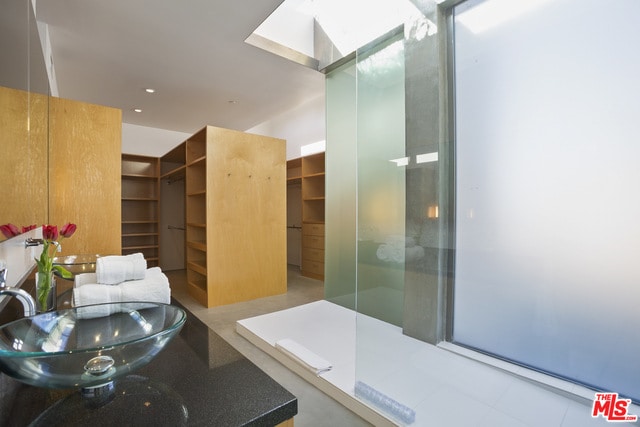 Building Photo - 1849 Fox Hills Dr