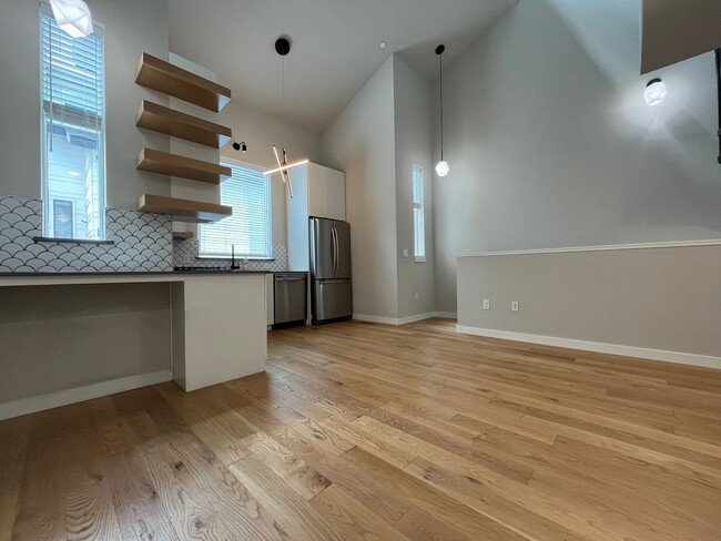 Building Photo - Great Studio Close to Downtown
