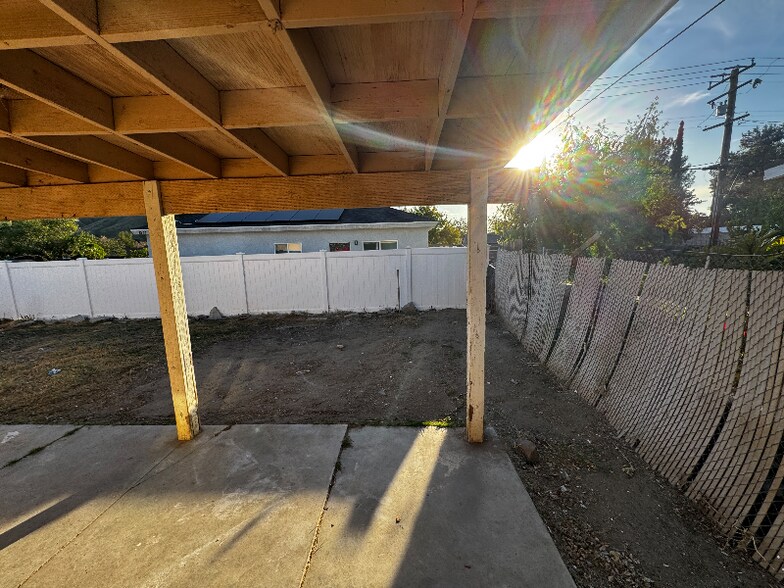 Building Photo - 1571 Sheridan Rd