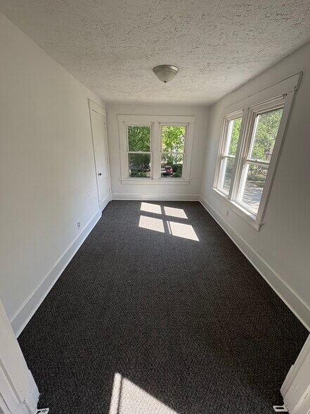 Building Photo - 522 W Allen St