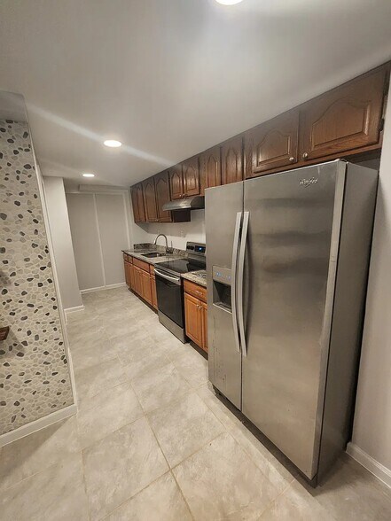 Building Photo - 721 Symphony Woods Dr