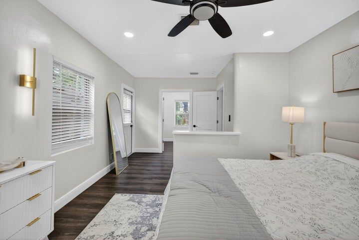 Building Photo - 1317 NE 1st Ave.