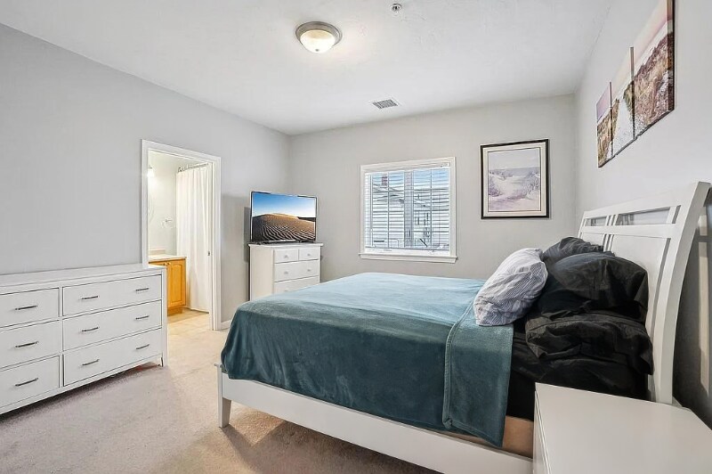 Building Photo - 7 F St