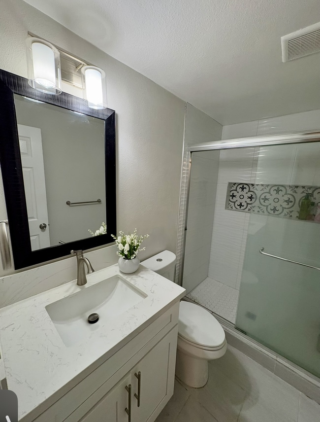 Building Photo - 806 Coriander Dr