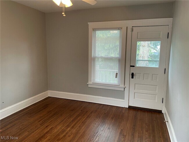 Building Photo - 2091 Carabel Ave