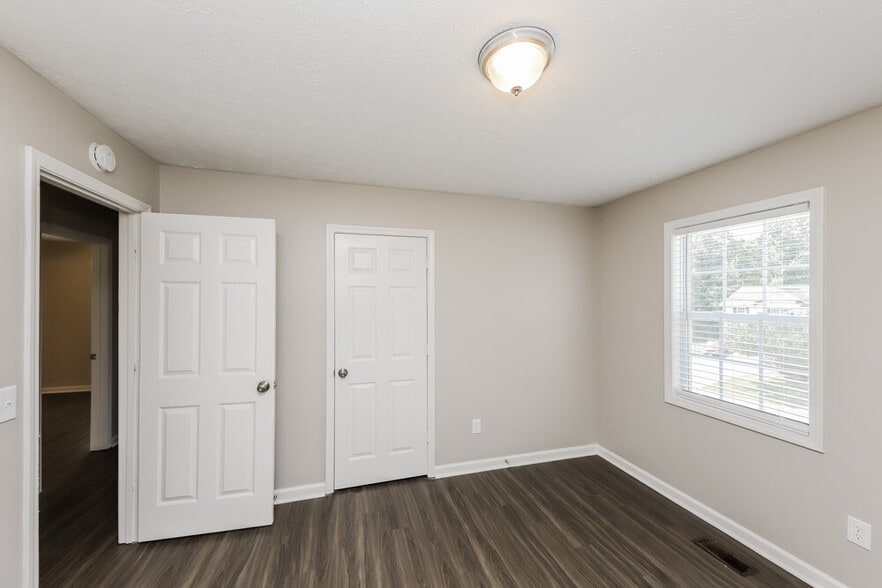 Building Photo - 222 Fairview Oak Pl