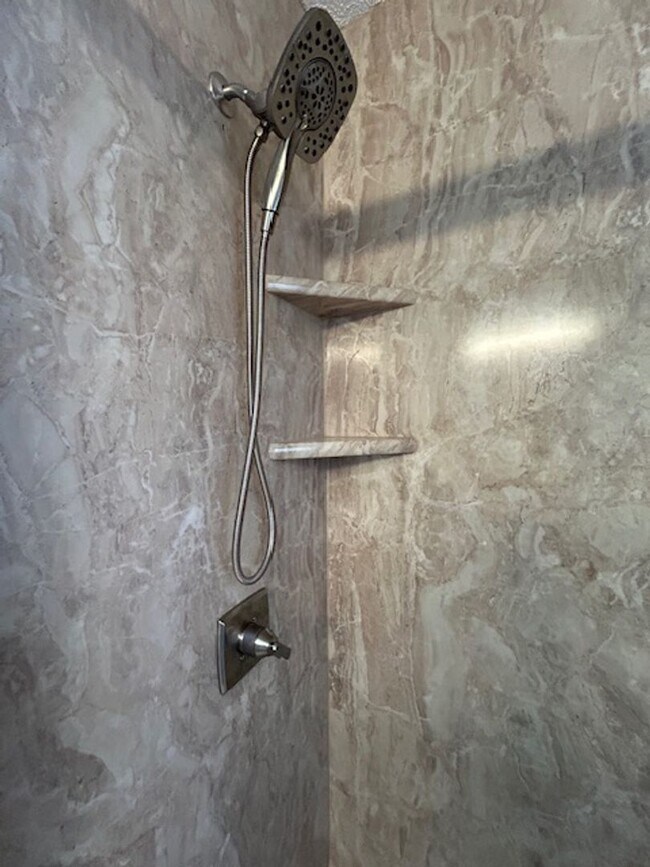 Building Photo - 312 Maple St