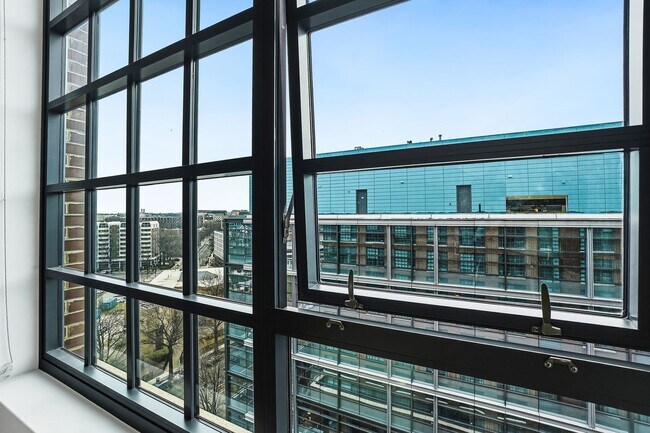 Building Photo - FURNISHED OR UNFURNISHED! One of the Most Desirable Locations On the Wharf!  1 Bed at the VIO! Av...