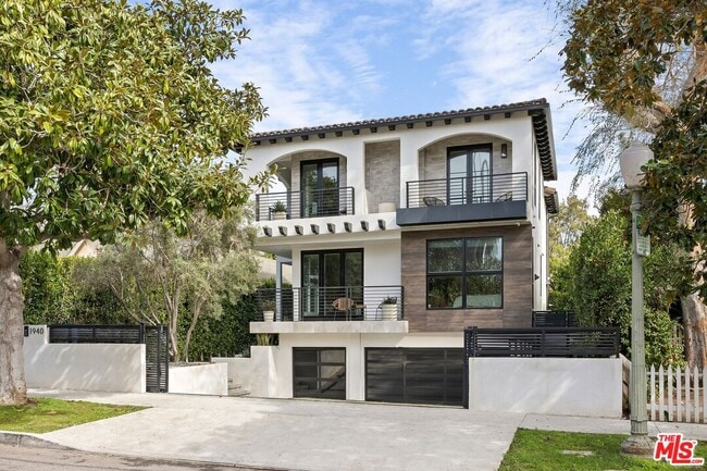 Primary Photo - 1940 Kelton Ave