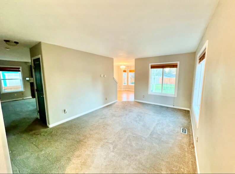 Building Photo - 403 173rd St S