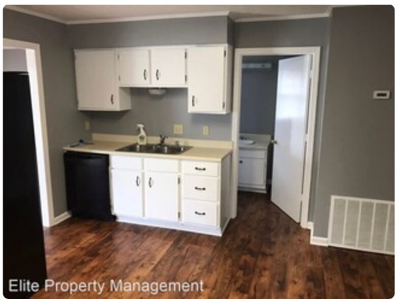 Kitchen - 1527 Kenton St