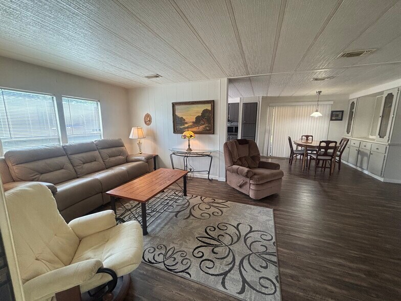 Building Photo - 2658 SW Monarch Trl