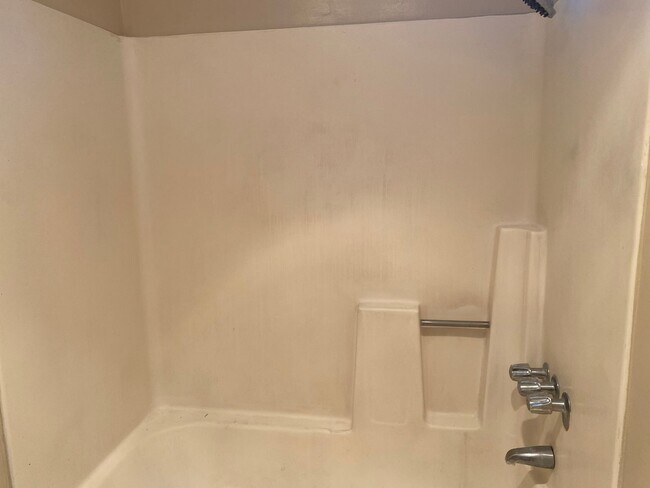 Building Photo - Bright and airy updated second floor 1 bedroom, 1 bathroom apartment