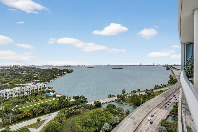 Building Photo - 601 NE 36th St