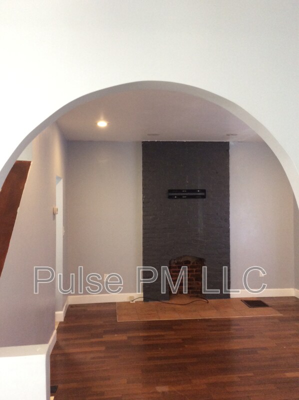 Building Photo - 25 E 24th St