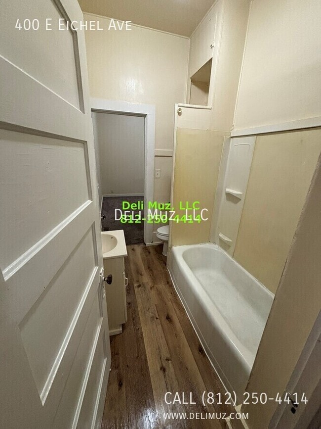 Building Photo - 400 E Eichel Ave