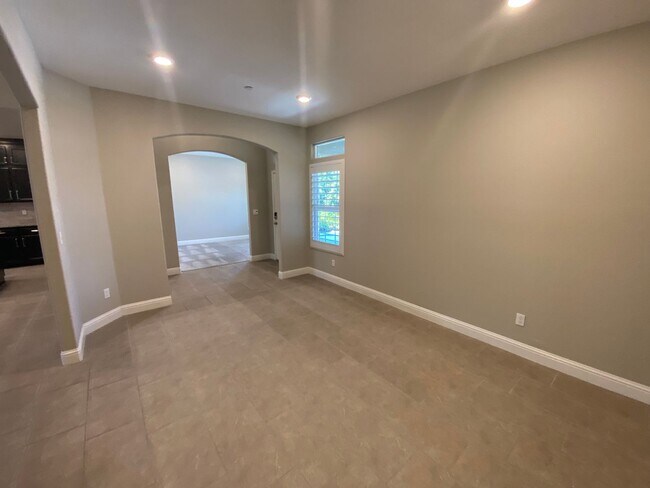 Building Photo - 3163 Parks Ave