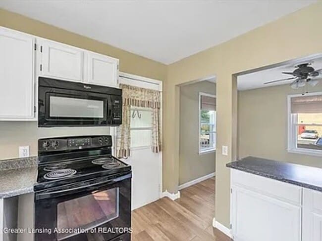 Building Photo - Move-In Ready 3 Bed, 2 Bath in Lansing (Section 8 Approved)