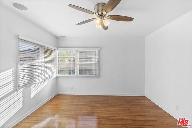 Building Photo - 920 Carrillo Dr
