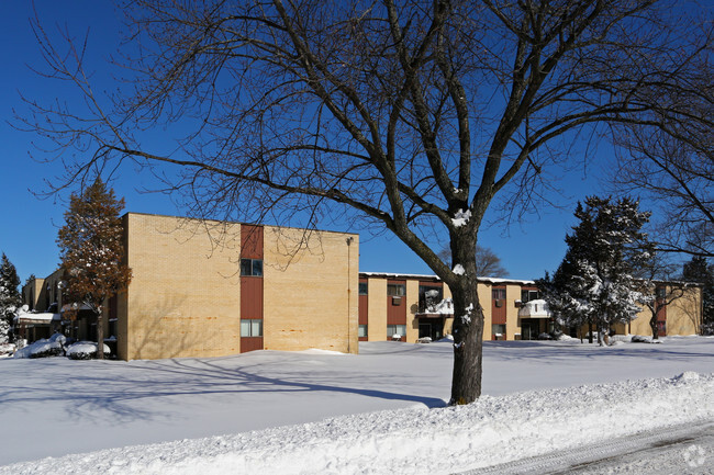 Primary Photo - Regency Apartments