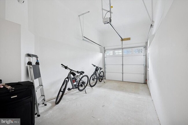 Building Photo - 6715 Cinnaminson Ct