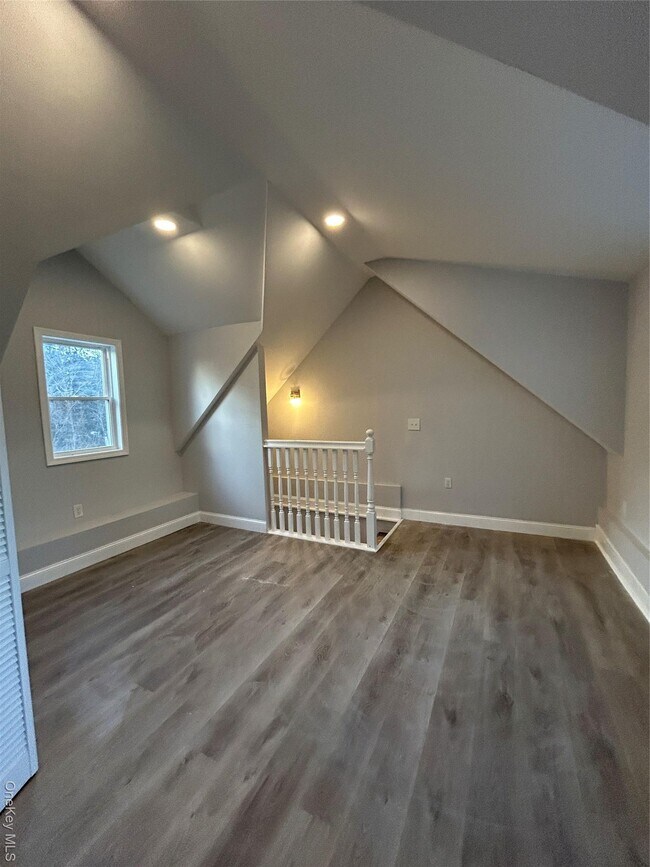 Building Photo - 165 S Cross Rd