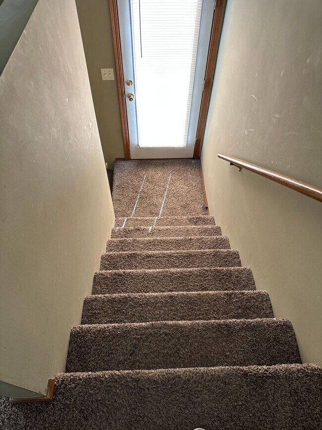 Building Photo - West Side Duplex - $300 off 1st Month !!
