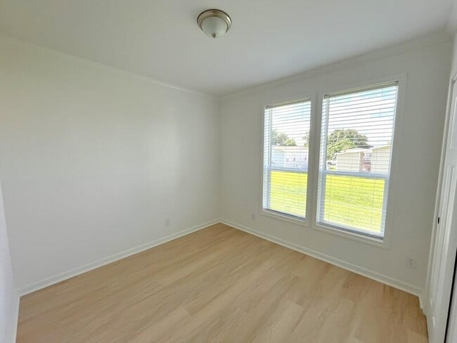Building Photo - 5656 Woodford St